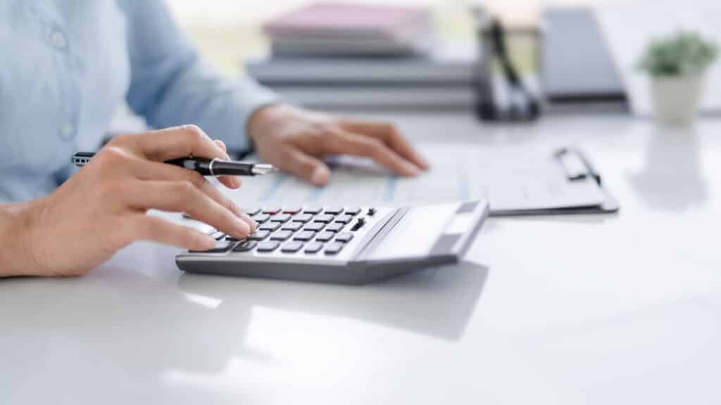 How Much Does Headway Pay Therapists? What the Number Actually Depends On