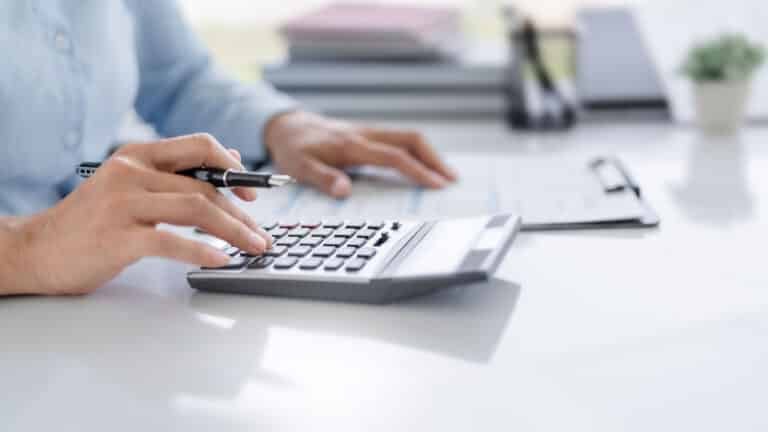 How Much Does Headway Pay Therapists? What the Number Actually Depends On